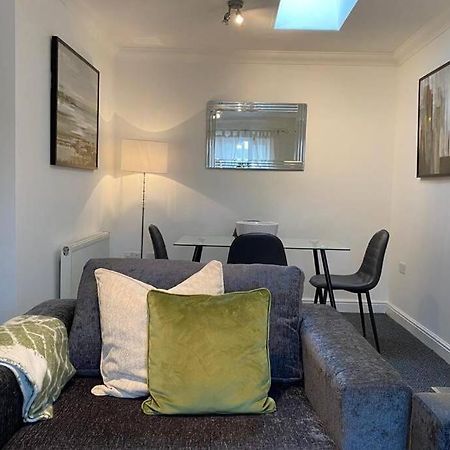 Alicia Newport By Mia Living 2 Bedroom Apartment With Dedicated Parking Экстерьер фото