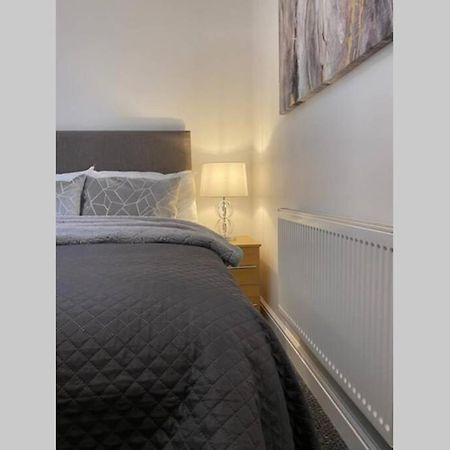 Alicia Newport By Mia Living 2 Bedroom Apartment With Dedicated Parking Экстерьер фото